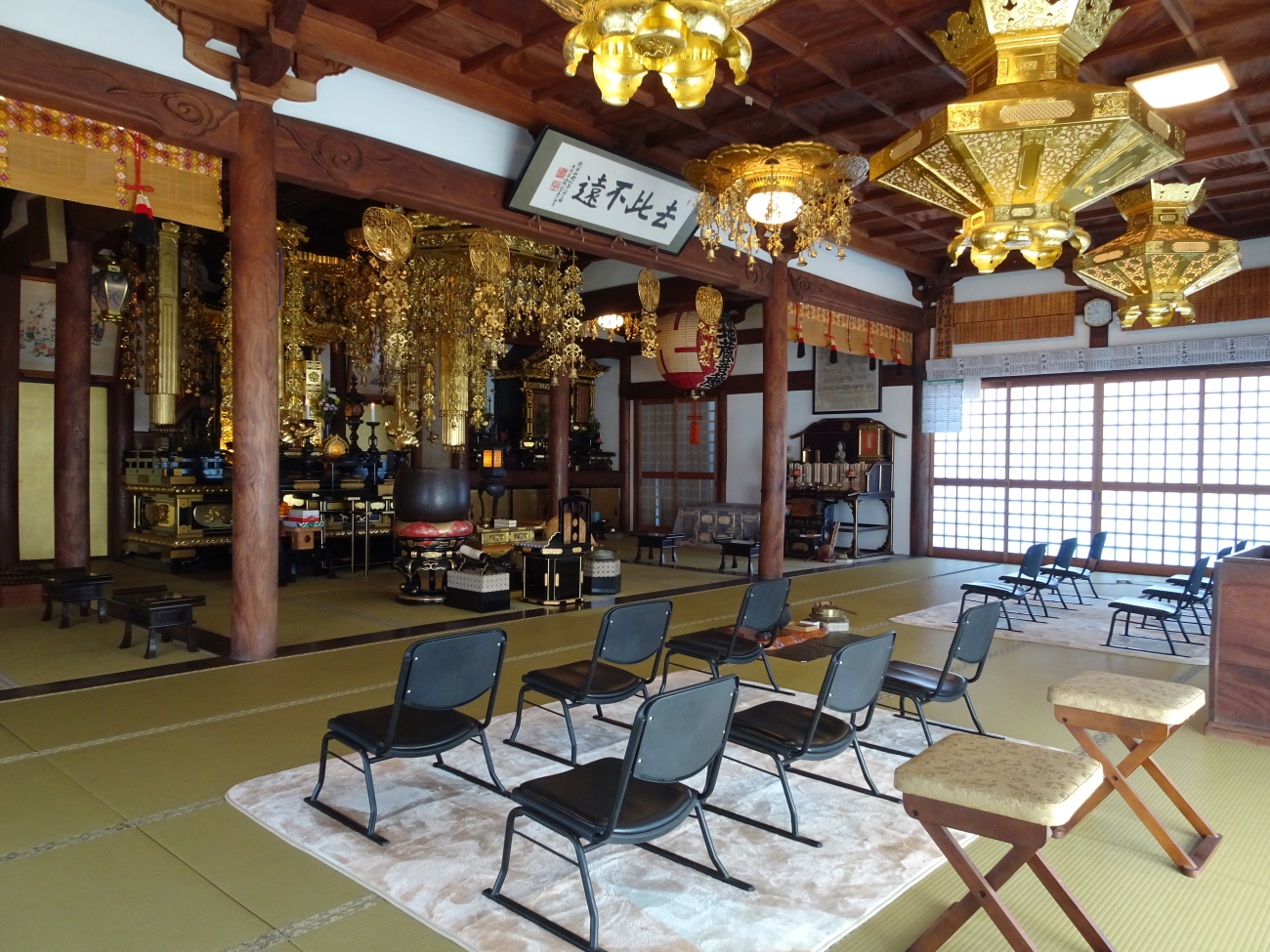 本堂内　椅子席の画像